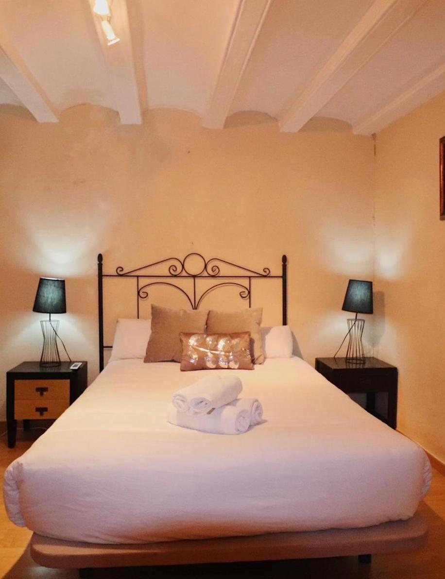 Private Rooms In City Center Barcelona Bagian luar foto